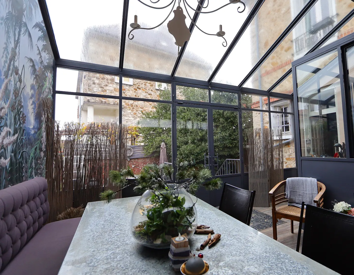 extension de maison en brique en ile de France maison en meulière toiture en zinc cuisine verrière en fer forgé sol parquet chêne
